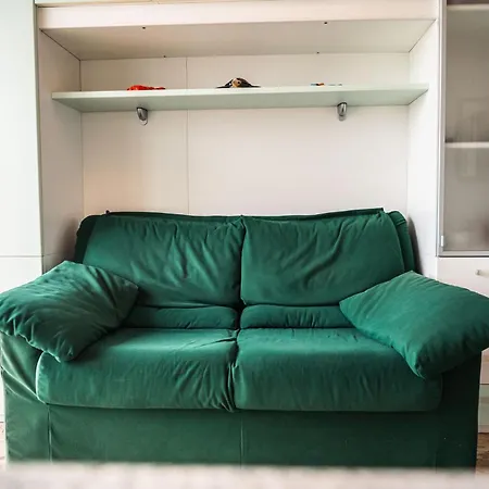 شقة Side Sea View Flat For 6 Guests Near