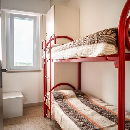 Side Sea View Flat For 6 Guests Near Apartmán