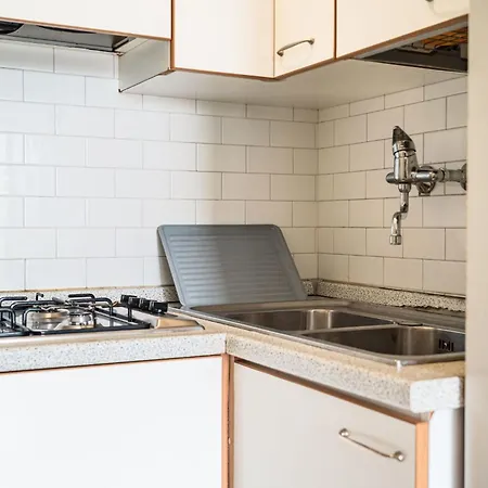 Side Sea View Flat For 6 Guests Near شقة *