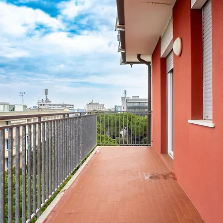 Side Sea View Flat For 6 Guests Near شقة