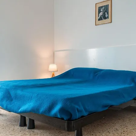 Side Sea View Flat For 6 Guests Near شقة *