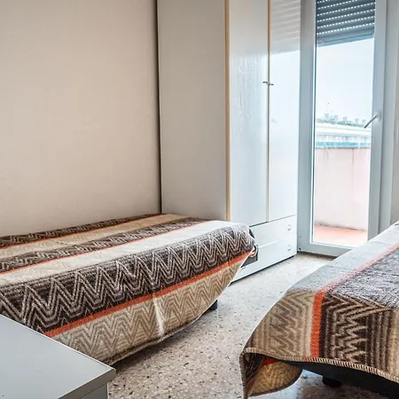 Side Sea View Flat For 6 Guests Near Apartment *