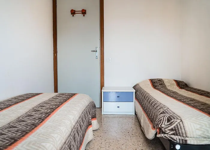 Side Sea View Flat For Six Near